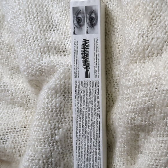 Mılk RISE Mascara in Elevate(Black), 8g/0.28oz - Picture 3 of 8